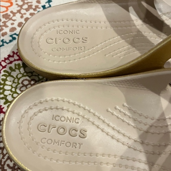 Crocs Kadee II Iconic Comfort Metallic Gold Slide Sandals size 8 women’s - Picture 7 of 8